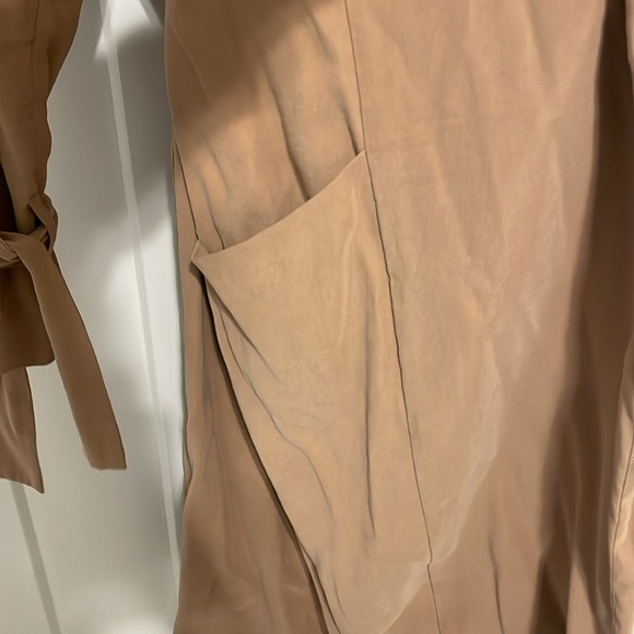 Express tan trench coat (light) - Picture 4 of 6